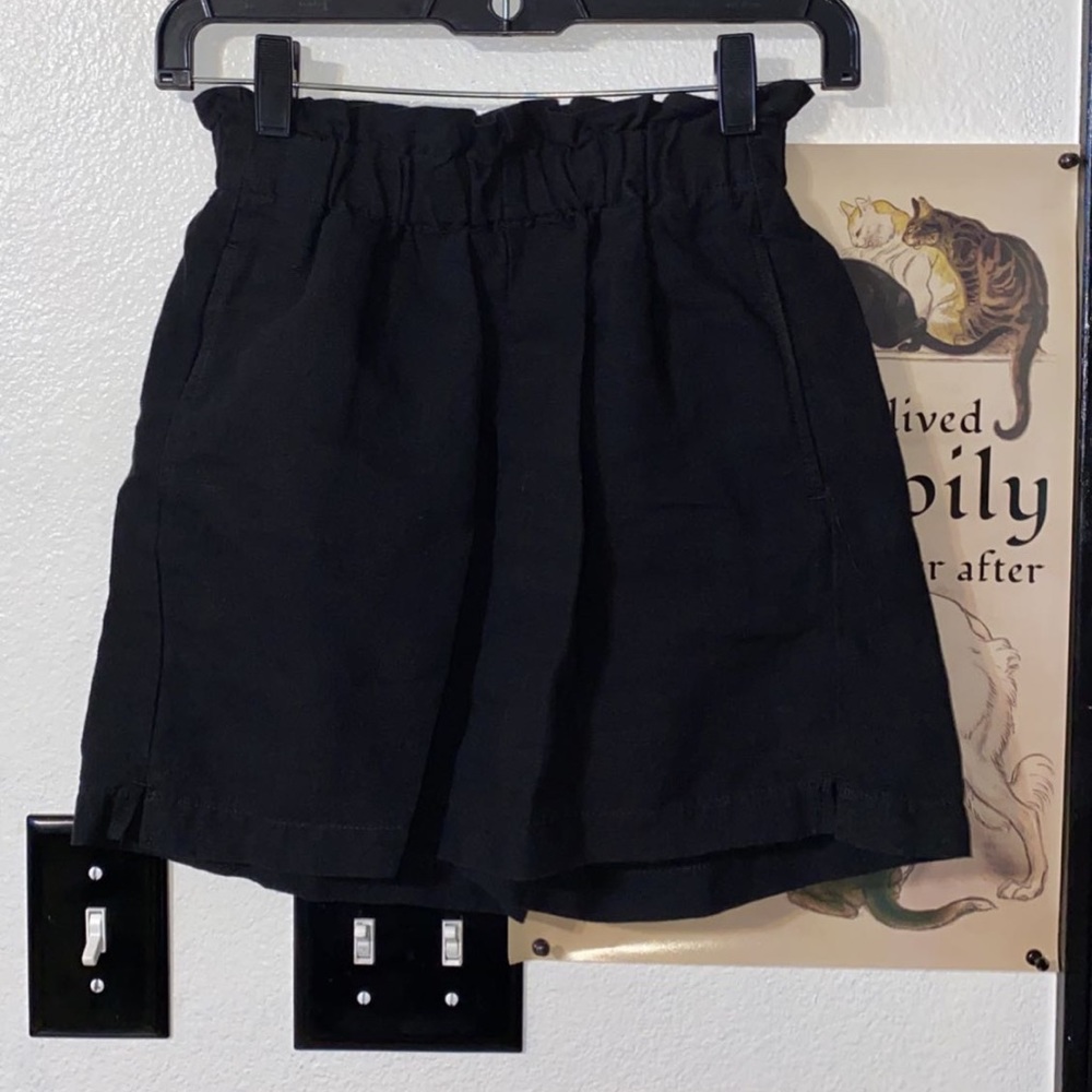 H&M high waisted ruffle shorts